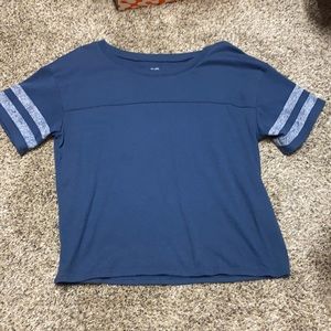 Kohls slightly cropped navy blue t shirt